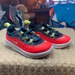 Nike Air Max Axis Sz 9C